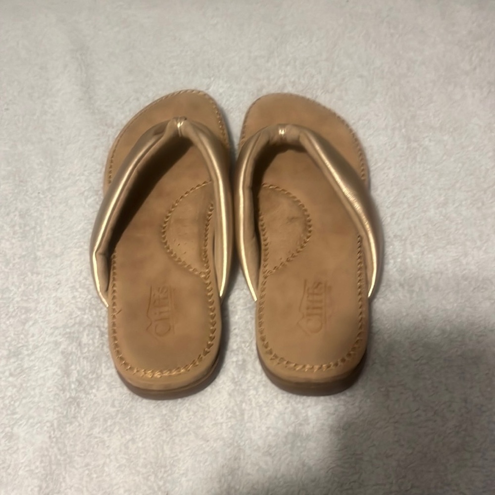 Woman's size 8 cliff by white mountain sandals